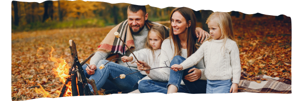 een familiemomentje in het herfstbos