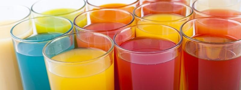 verres remplis de jus